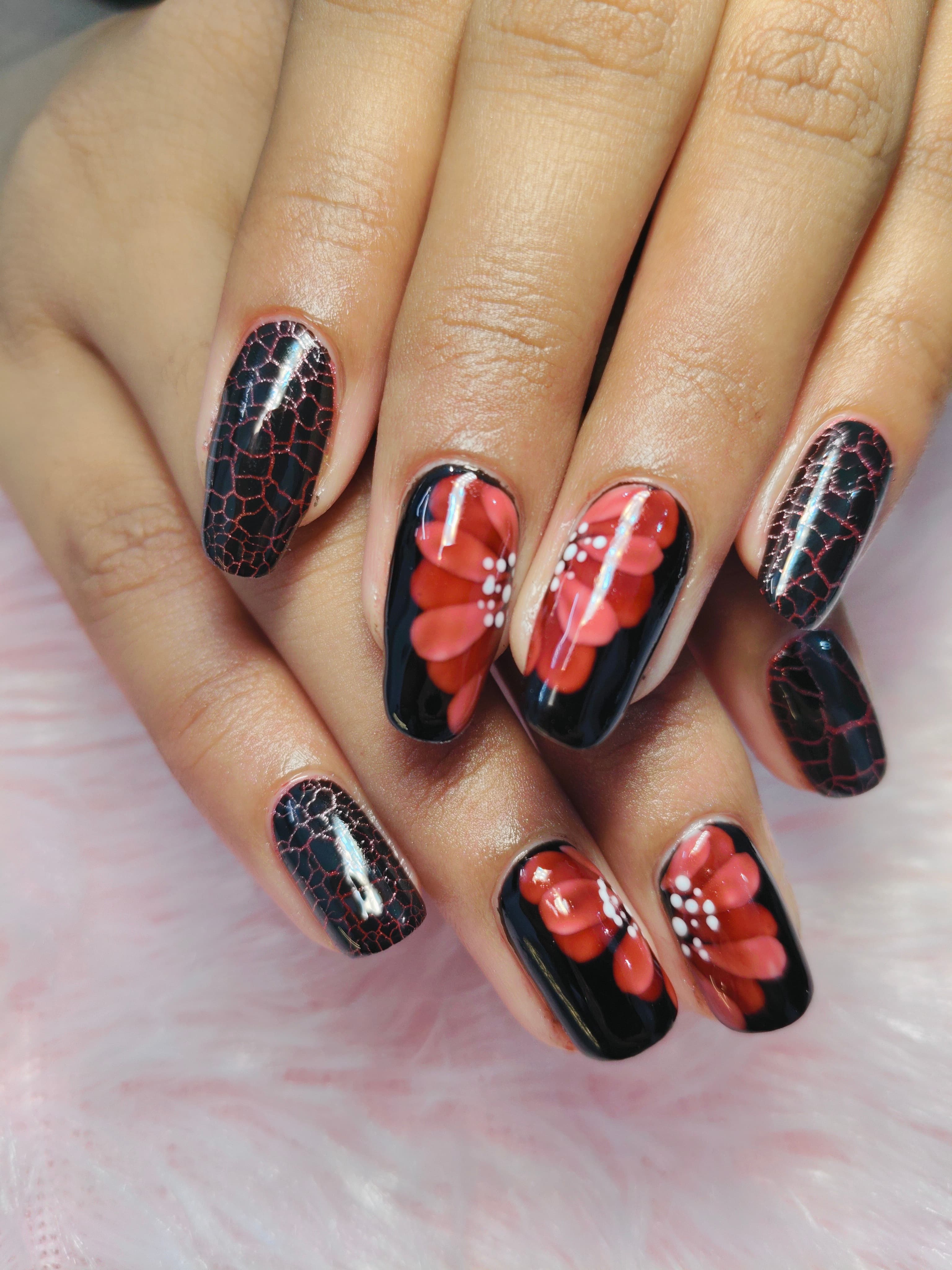 Gel polish on natural nails – photo 1