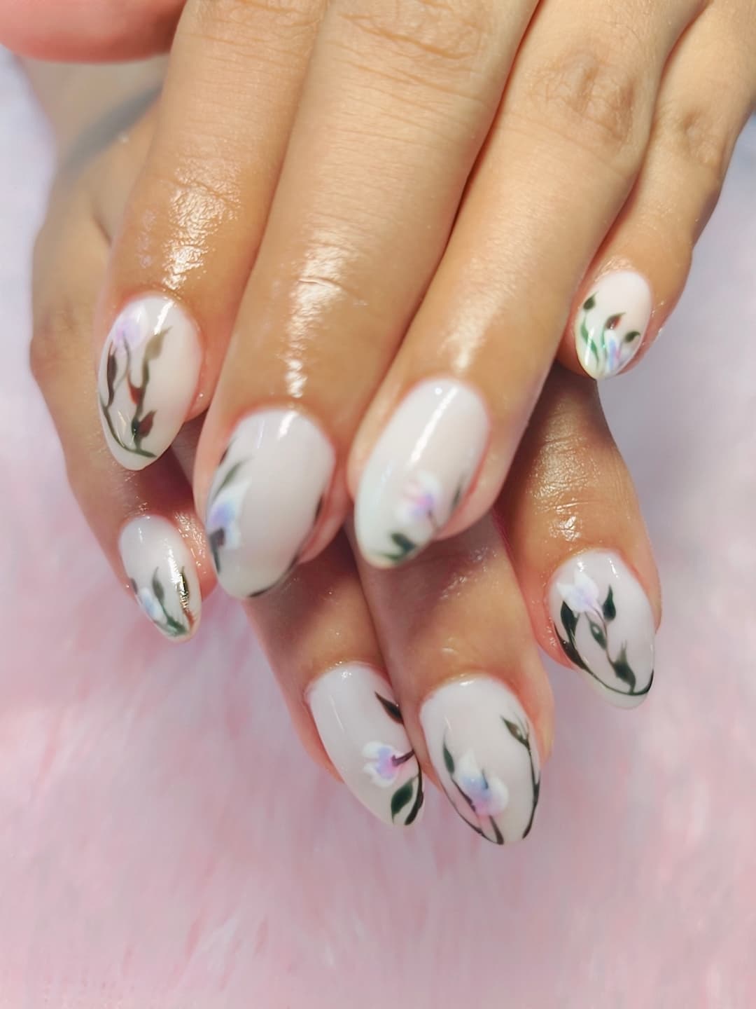 Gel polish on natural nails – photo 1