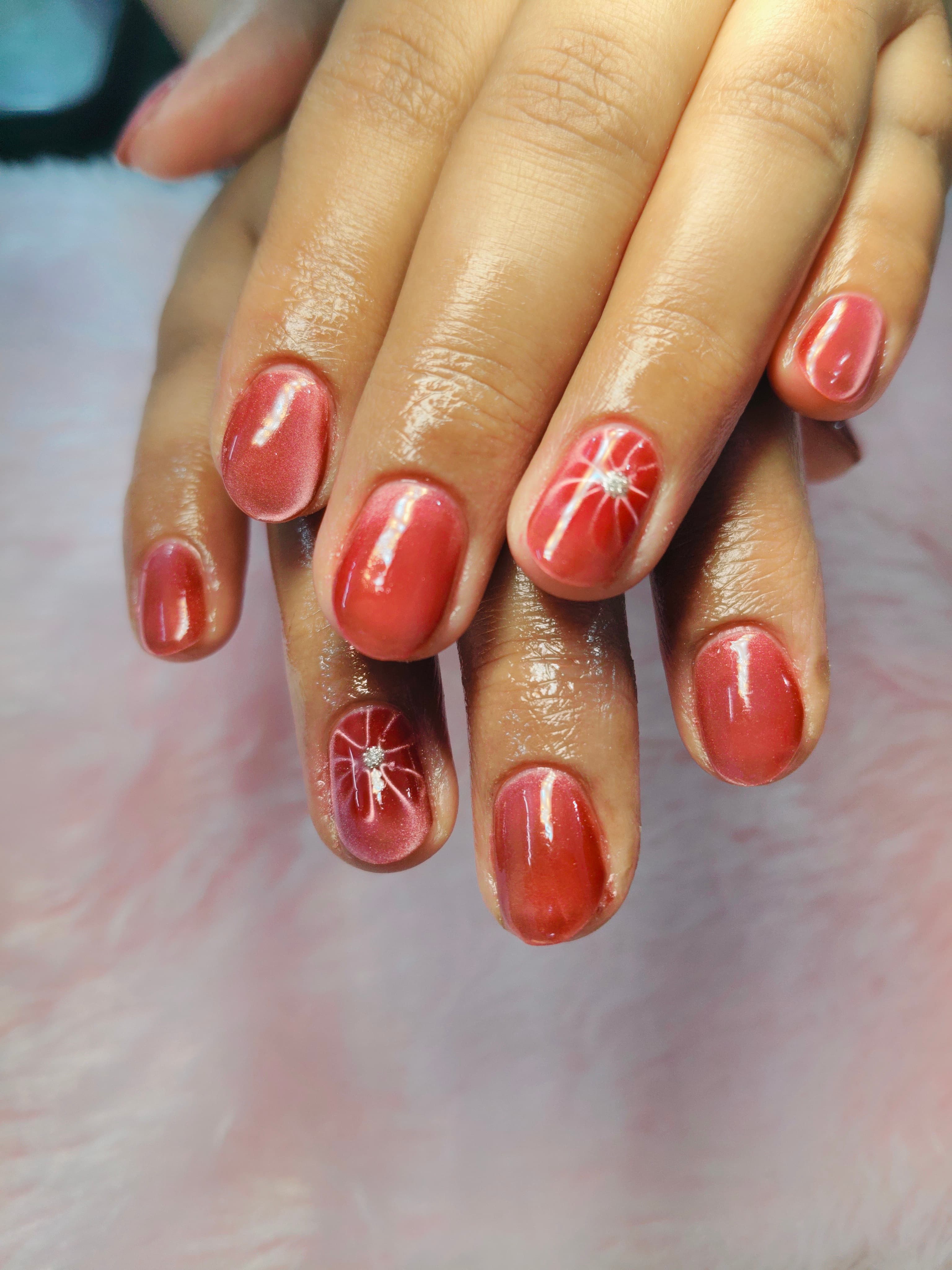 Gel polish on natural nails – photo 2