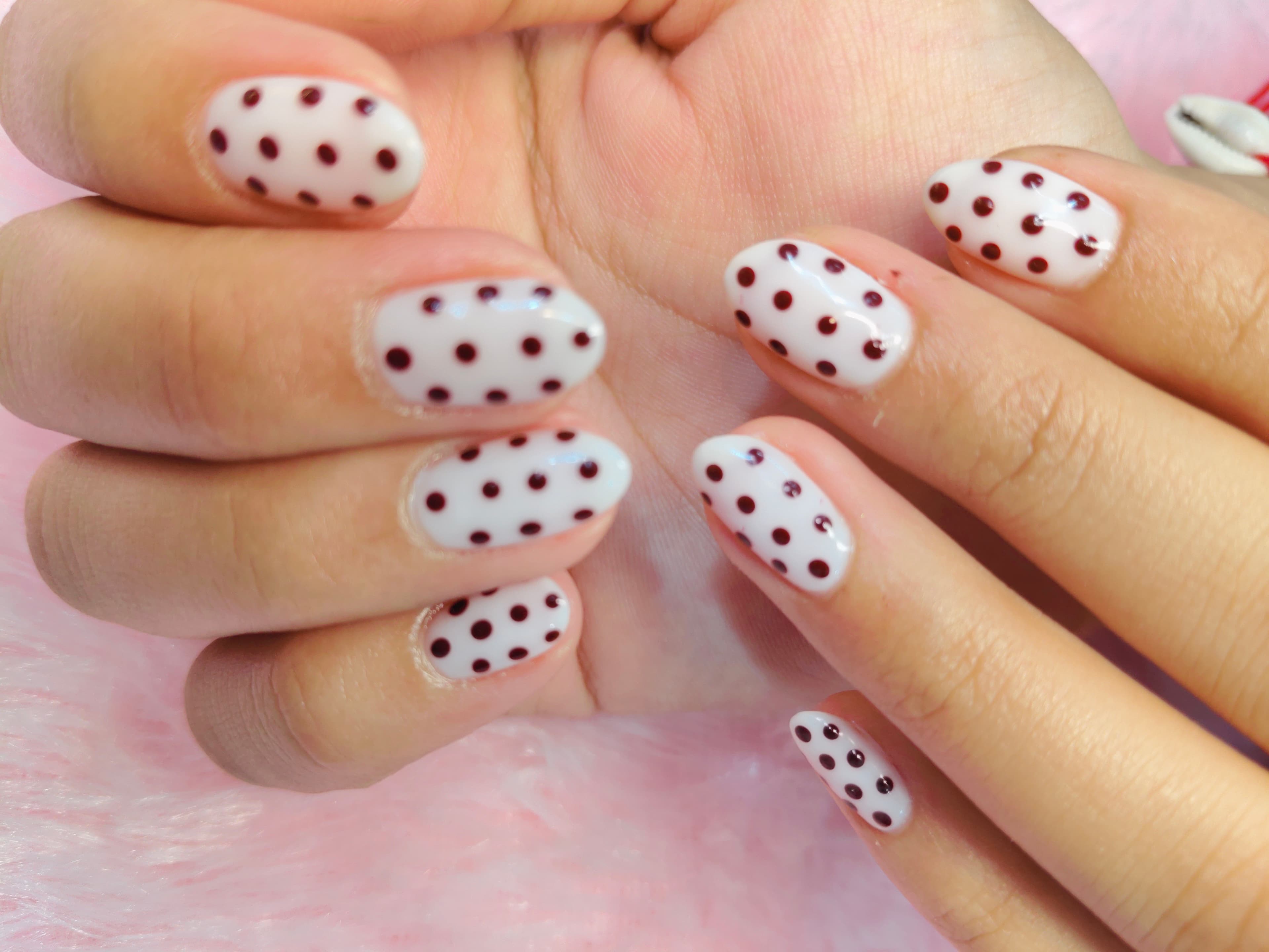 Gel polish with polka dots โ photo 1