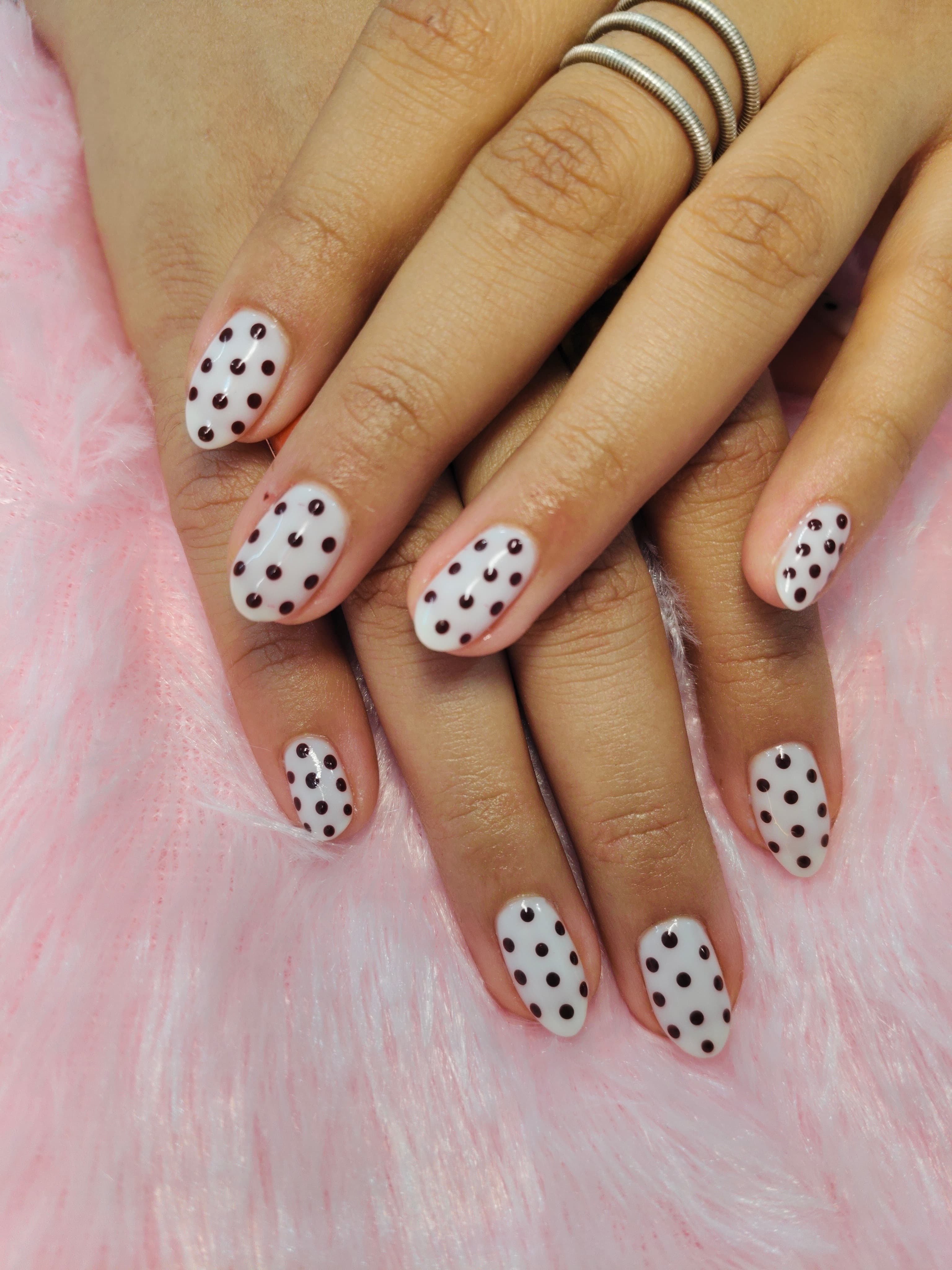 Gel polish with polka dots โ photo 3